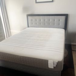 Queen Bed With Matress And Boxspring