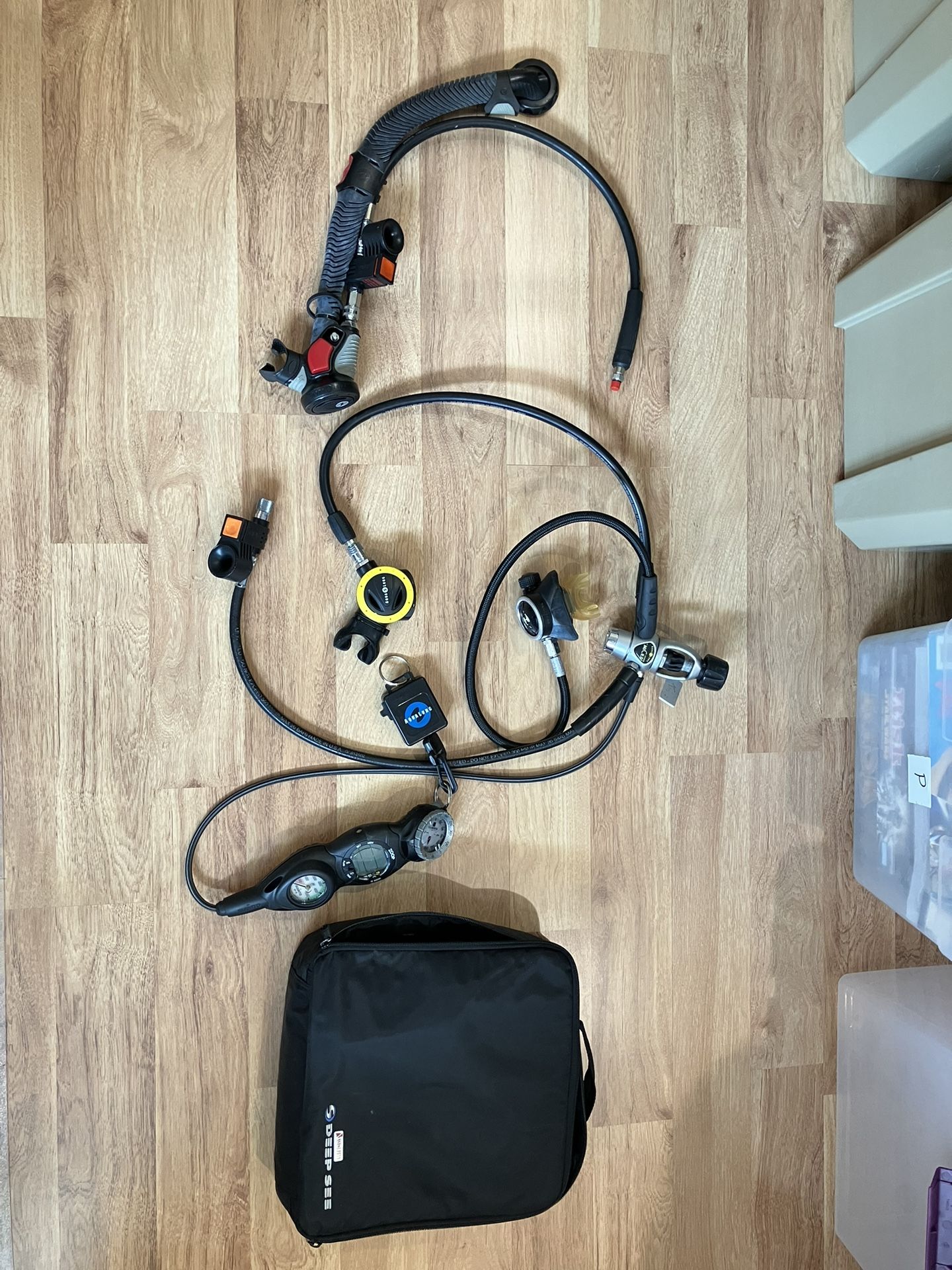 Suunto SM-36 Viper Gauge With Aqua Lung Micra Diving Regulator System + Bag
