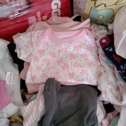 bag of baby girl clothing/diapers size 1