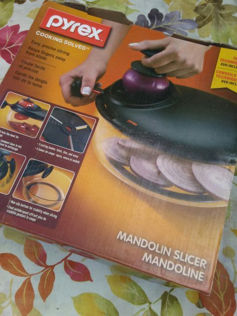 New Mandoline slicer vegetables cutter Pyrex Bowl