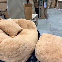 Oversized Shell-Shaped Faux Fur Floor Sofa 