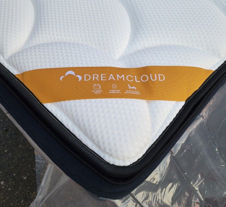 LIKE NEW! DreamCloud Premier Rest Queen Mattress - Delivery Available