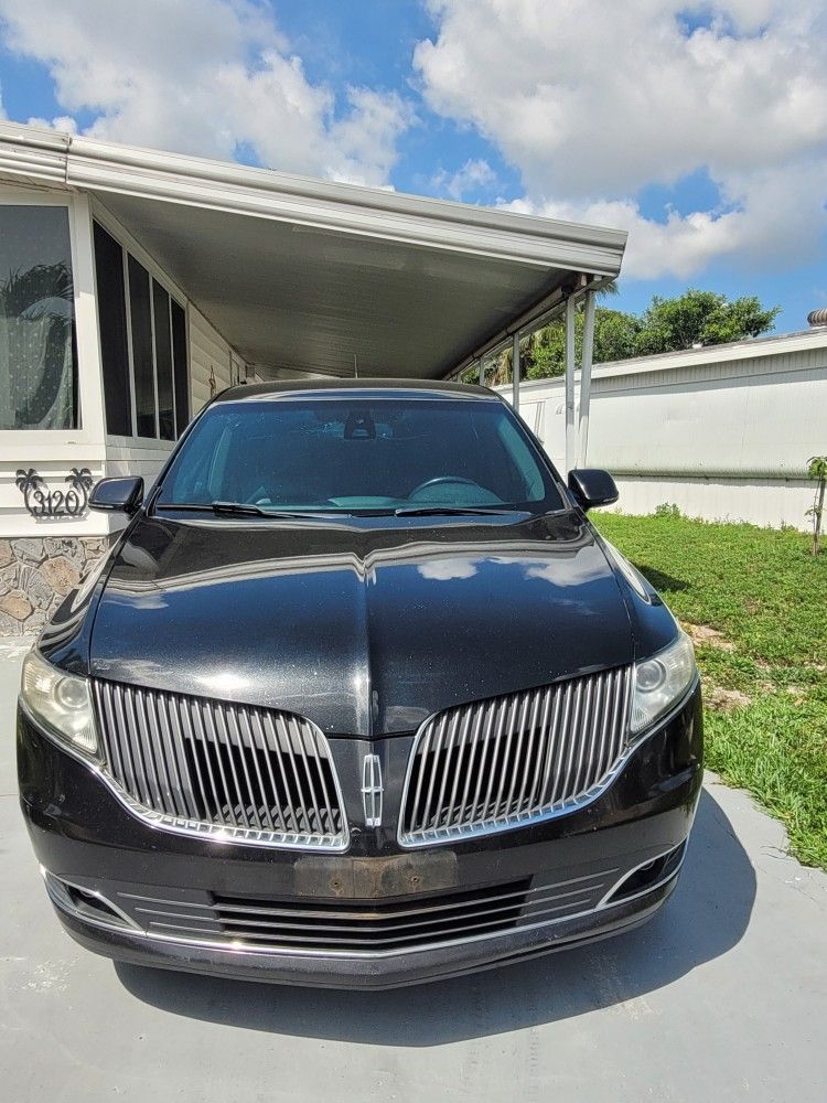 2014 Lincoln MKT