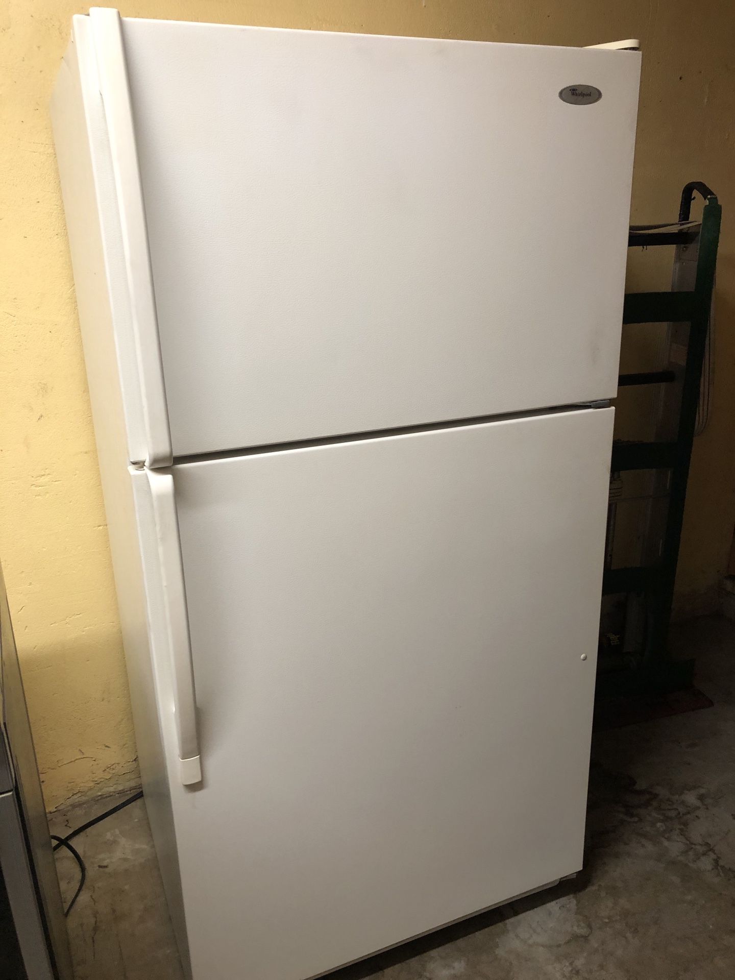 Whirlpool top freezer with ice maker