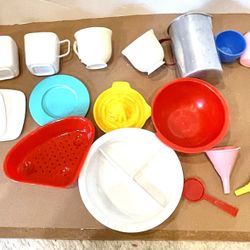 Lot Of Children’s Plastic Dishes