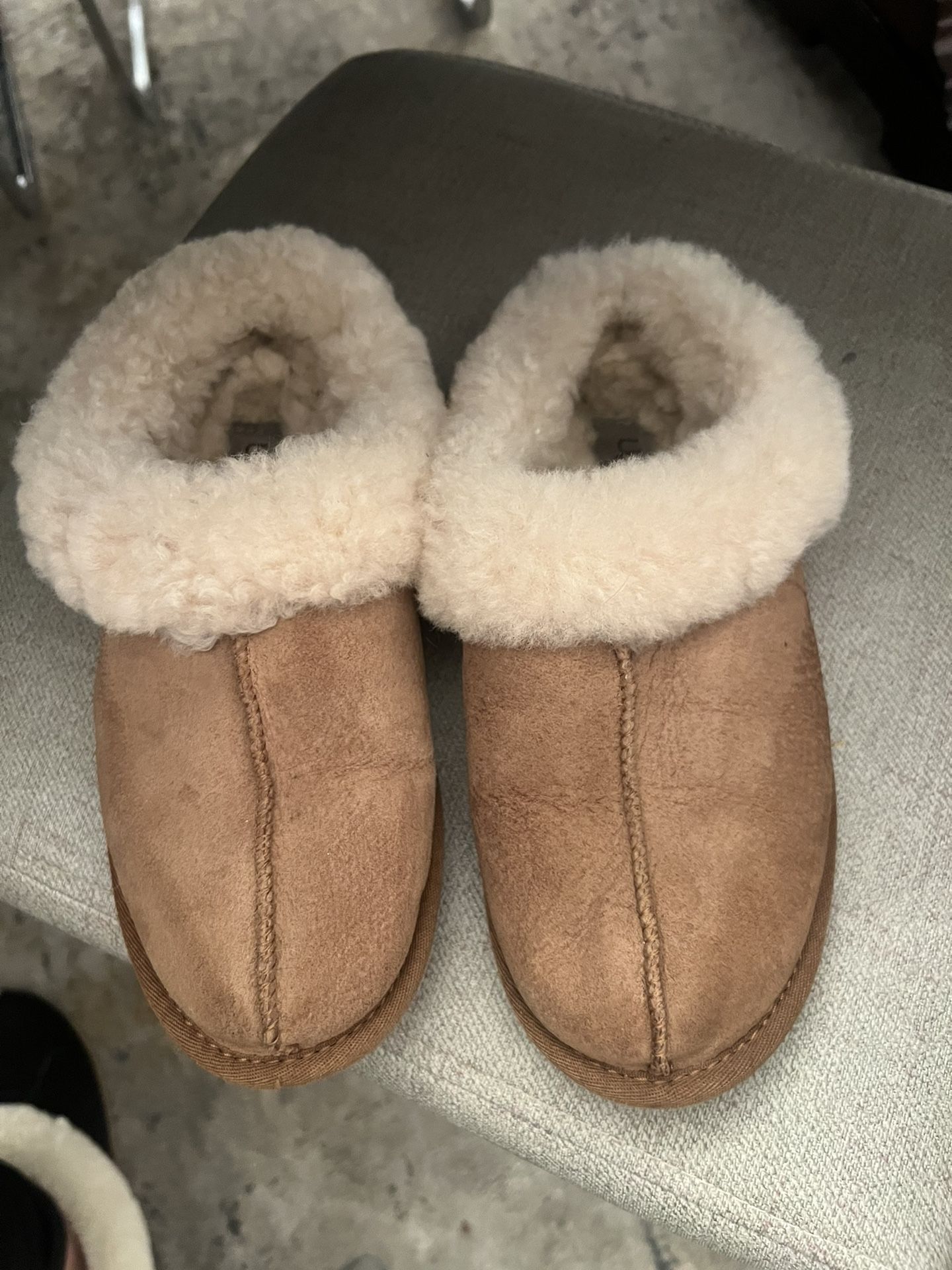 Ugg slippers Gently preloved  Size 7  Good tread left 