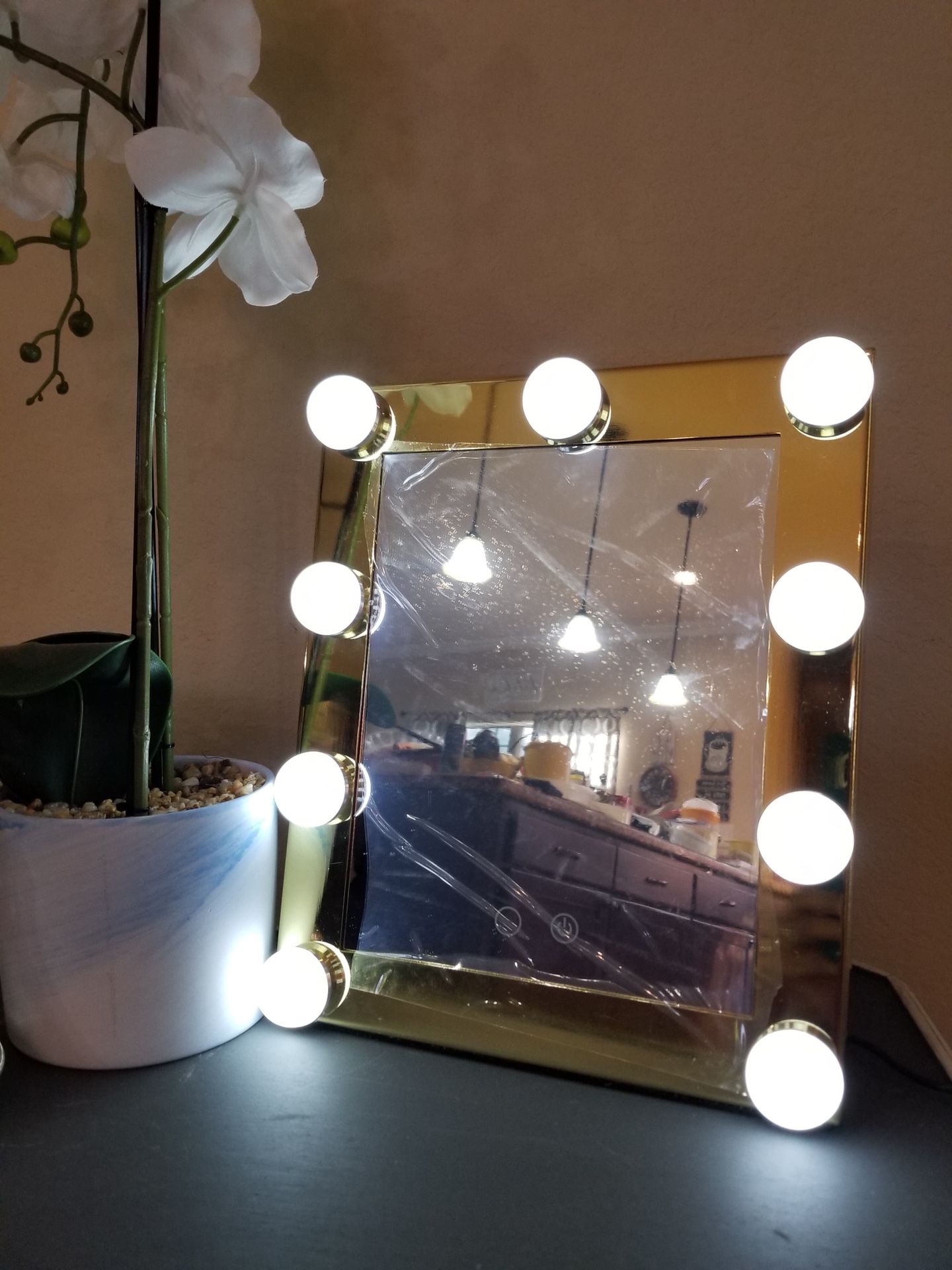 Lighted Makeup Mirror 9 LED Bulb