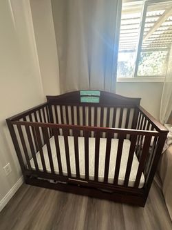 Graco 5 in 1 Convertible Crib