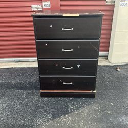 4-Drawer Wooden Dresser