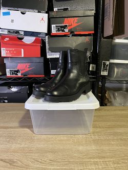 WOMENS BLACK LEATHER BOOTS SIZE 8 • LIKE NEW