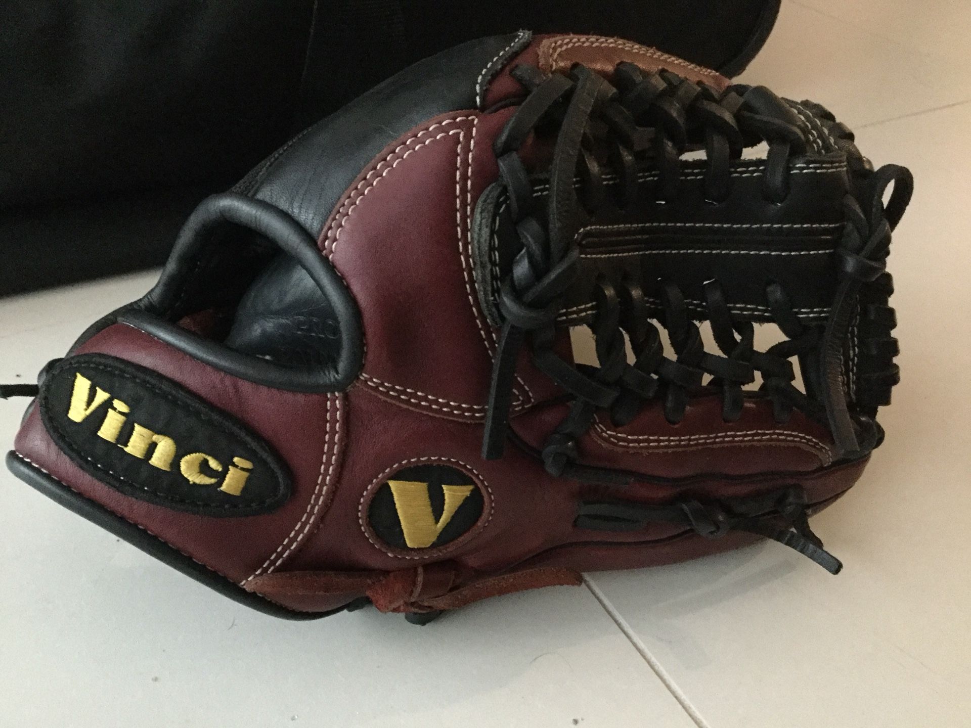 Vinci softball or baseball glove 9/10