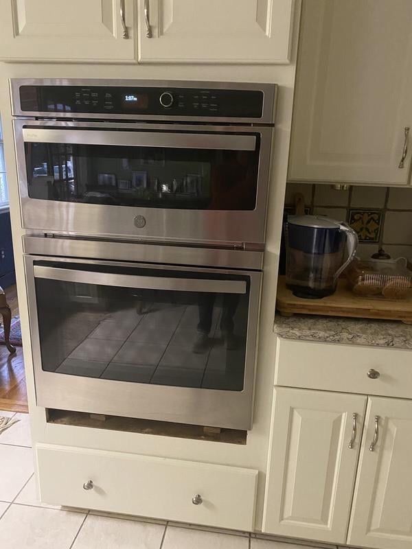 LIKE NEW - GE PROFILE 30” CONVECTION ELECTRIC WALL OVEN AND MICROWAVE COMBO IN STAINLESS STEEL