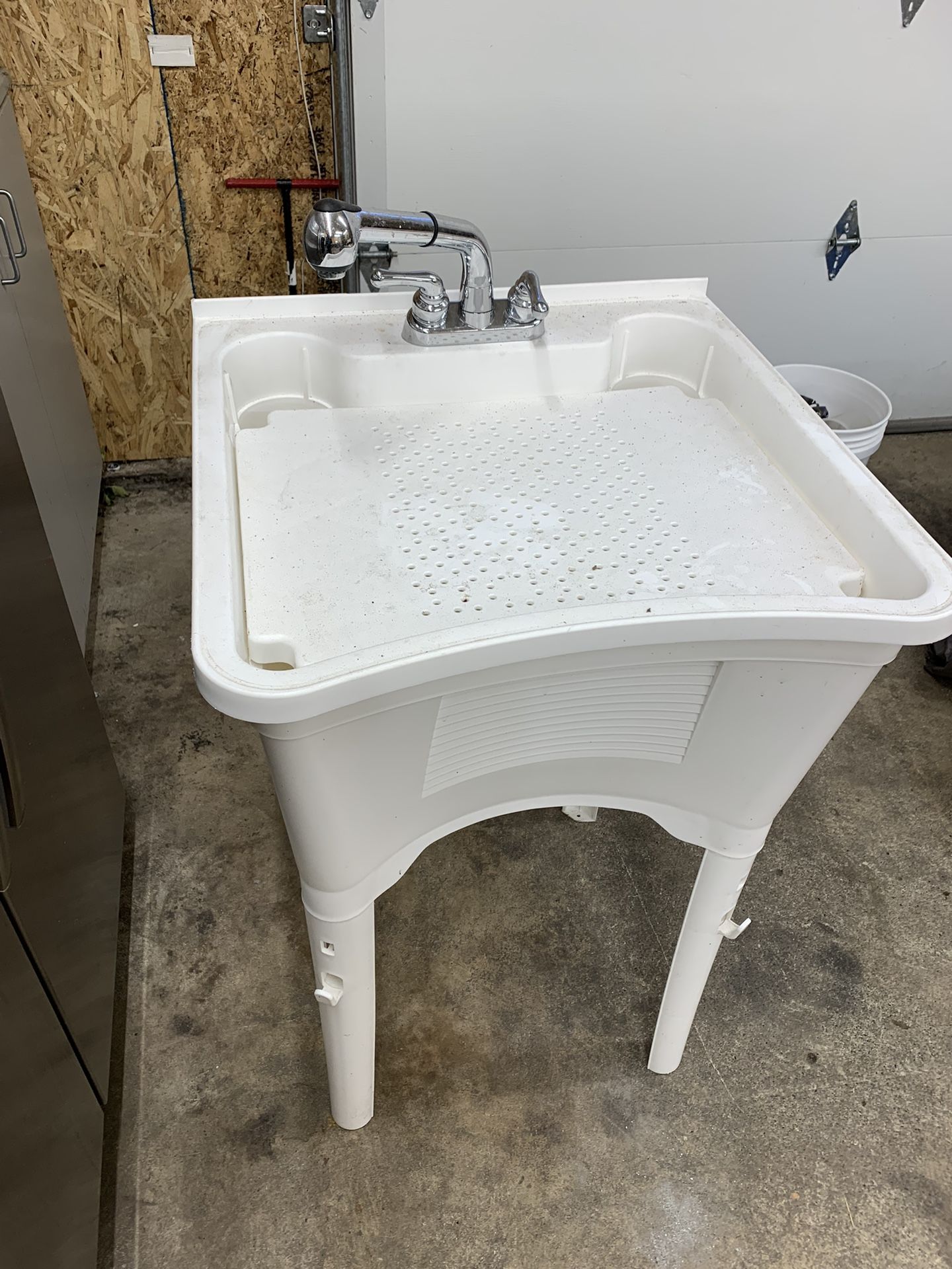 Utility Sink BARELY USED! for Sale in Enumclaw, WA OfferUp
