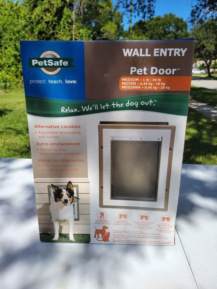 WALL ENTRY PET DOOR-MEDIUM