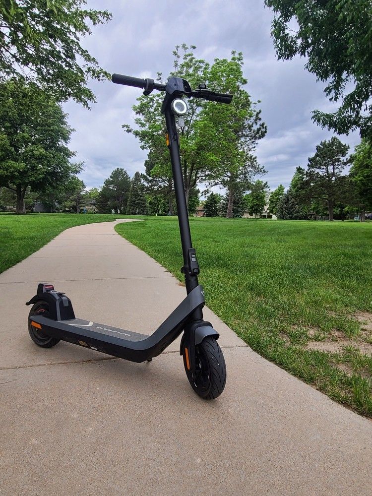 NIU KQi2 PRO electric Scooter 18mph 25mile Range