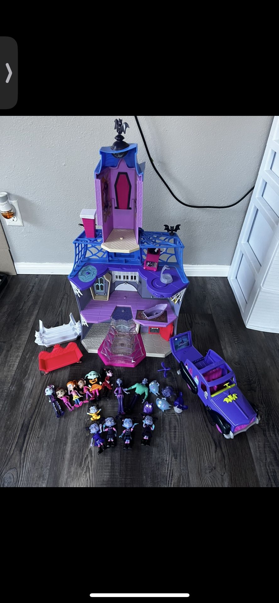 Disney Junior Vampirina Playhouse I With Full Figurine Collection And Car With Working Sounds