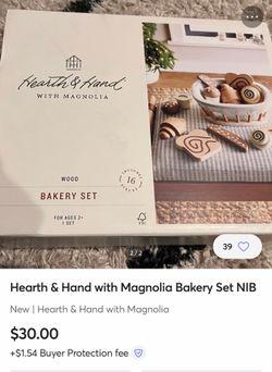 Heart y hand with magnolia bakery set
