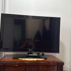 LG TV 40in