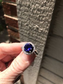 Bella Luce Tanzanite Similant 6.10 ctw Rhodium plated over Sterling Silver so it doesn't tarnish and stays shiny. Size 5 purchases from JTV value 120.