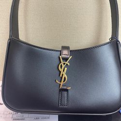 LE5À7 mini black patent leather handbag