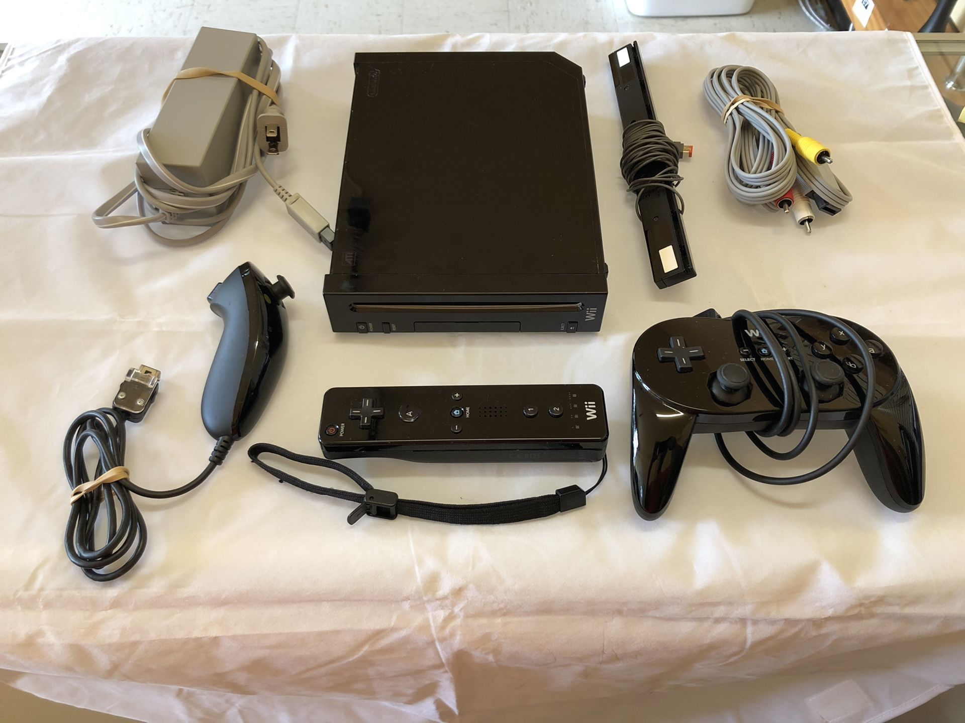 Black Wii Set (N64 & SNES games installed) - PRICE FIRM