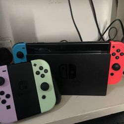 Nintendo Switch -plus Extra Controllers With Charging Ports-