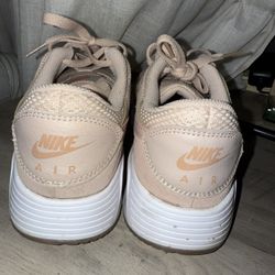 Women’s Nike Air max Size 9 