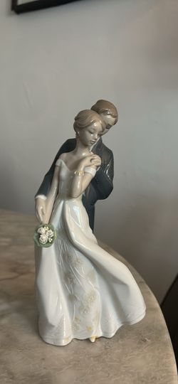 Lladró  ‘Everlasting Love Couple’ Porcelain Figurine