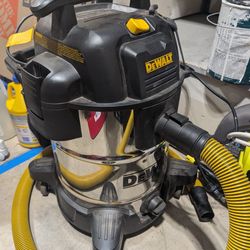 10 DeWalt Wet/Dry vacumm