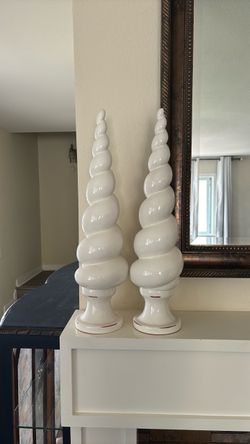 Pair of White Ceramic Spiral Tower Decor