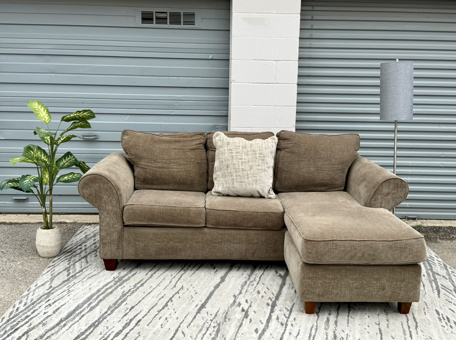 🔥 Clean Sectional Sofa w/ Reversible Chaise – FREE Delivery! No Deposit | Pet & Smoke Free |🔥