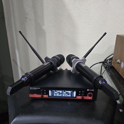 Top Quality! EW100G3 SKM9000 Professional
Dual Wireless Microphone Stage
Performance 2 Channels 600-699 UHF. 