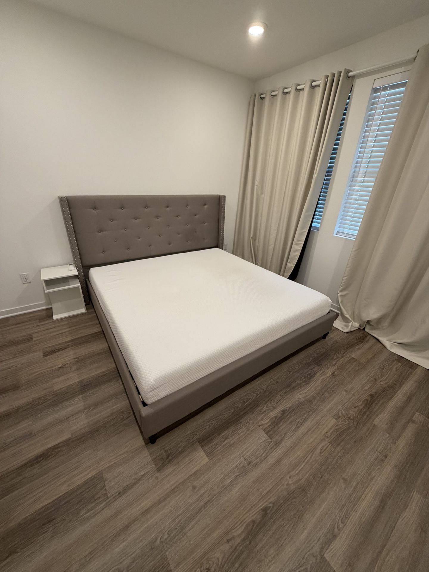 High Quality Bed with bed Frame For Sale