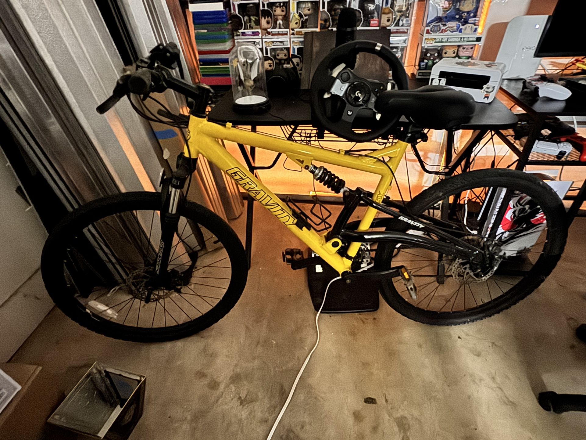 Gravity FSX 1.0 Full-suspension mountain bike with disc brakes Aluminum frame