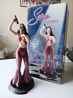 Rare Selena en concerto porcelain statue collectible