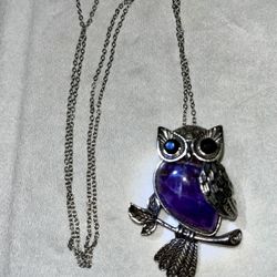 Natural Amethyst Crystal Gemstone Owl Pendant Necklace on Silvertone Chain 