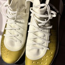 Under Armour Curry 4's. Basketball Shoes