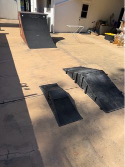 Skate ramps/rails