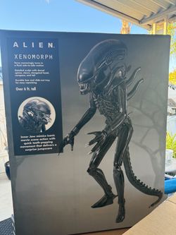 Alien Xenomorph Life-Size Figure Over 6 Ft