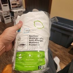 Mainstays NexGen Waterproof Anti-Allergen Zippered Mattress Protector, Queen