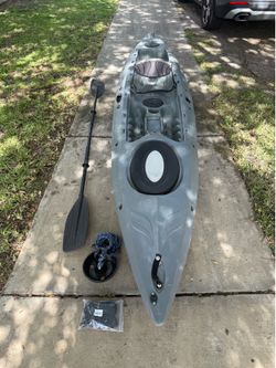Future Beach Angler 150 fishing 🎣 kayak + anchor + paddle+ NEW bungee cord & hooks