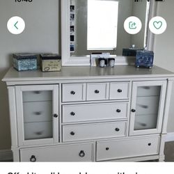 Rooms To Go Solid Wood Dresser with Mirror