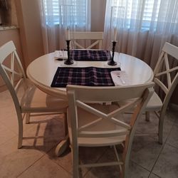 Kitchen Table And 4 Chairs