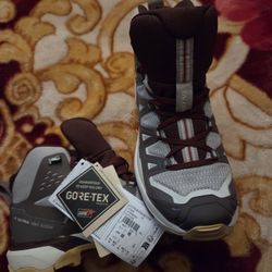 HIKING BOOTS