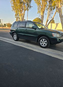 2002 toyota hilander 
Runs very good no isues
Strong Motor and transmision  
Clean title
Ac work
Good tires
Nice Touch Screen stereo
Over 200kxxxxx mi