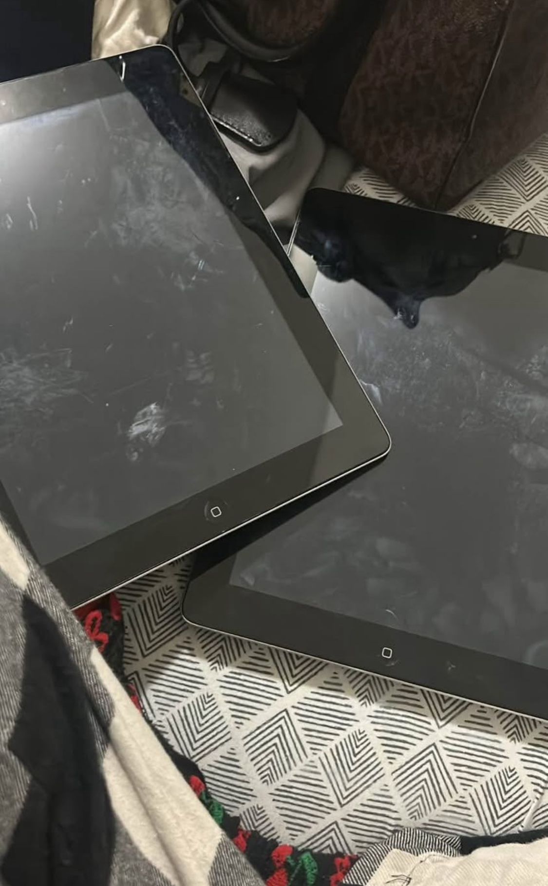 iPad No Charger Need Reset Both Works Fine 