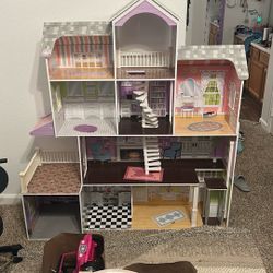 Very Large Doll House