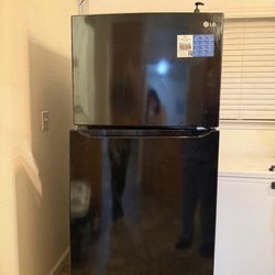  LG Refrigerator