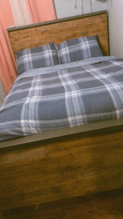 Queen Size Bed & Dresser