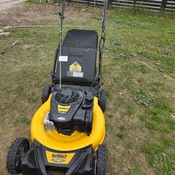 DEWALT
21 in. 150cc Briggs and Stratton 625ex Engine Rear Wheel Drive 2-in-1 Gas Self Propelled Walk Behind Lawn Mower